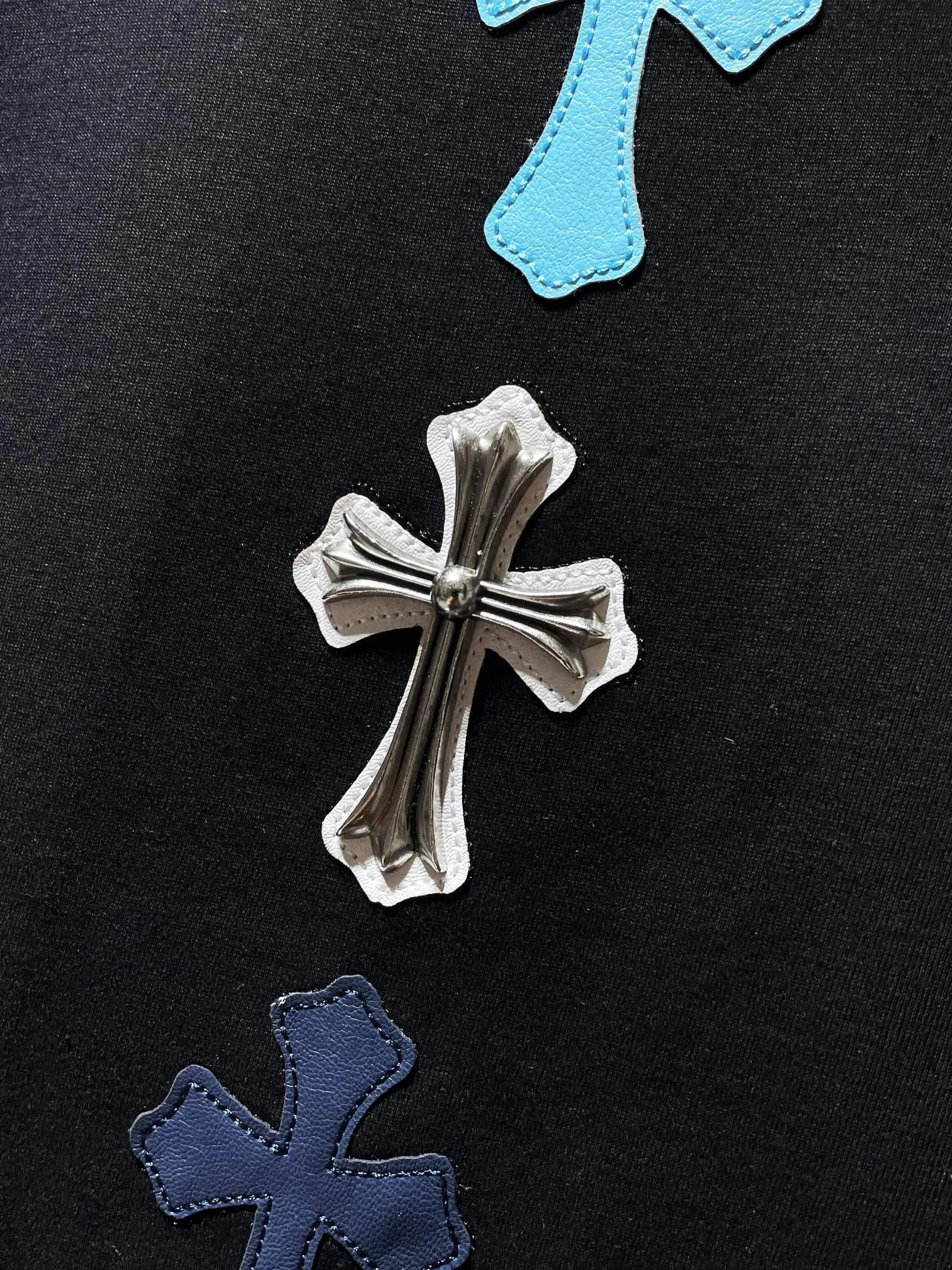 P164 New in summer Chrome Hearts 25ss 260g~270g High gram weight, environmentally friendly and high-quality top-grade fabric Chrome Hearts Heavy Industry color leather cross contrasting short sleeves Counter synchronization 1:1 replica version Recommended color: white black Size: S, M, L, XL